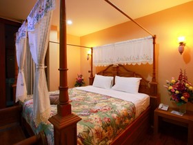 At Chiang Mai Hotel
