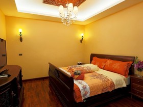 At Chiang Mai Hotel