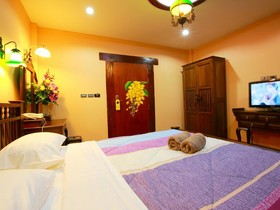 At Chiang Mai Hotel