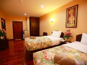 At Chiang Mai Hotel