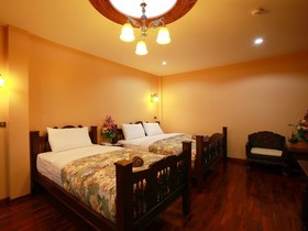 At Chiang Mai Hotel