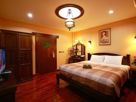 At Chiang Mai Hotel