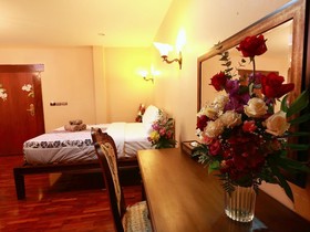 At Chiang Mai Hotel