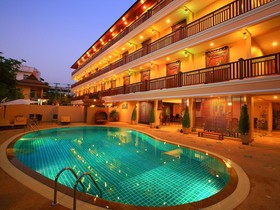 At Chiang Mai Hotel