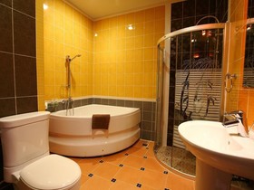 At Chiang Mai Hotel