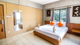 B2 Santitham (Wat Jed Yod) Boutique & Budget Hotel