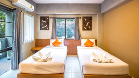 B2 Santitham (Wat Jed Yod) Boutique & Budget Hotel
