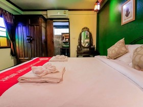 Baankeaw Huenkwan Boutique Hotel