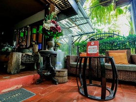 Baankeaw Huenkwan Boutique Hotel