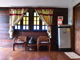 Baankeaw Huenkwan Boutique Hotel