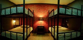 Baan Lansa Bed & Bar
