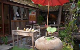 Baan Lansa Bed & Bar