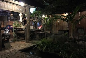Baan Lansa Bed & Bar