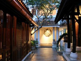 Lunar Mansion Hotel