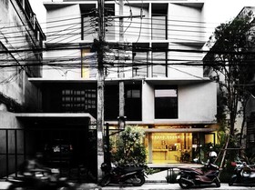 B Arch House