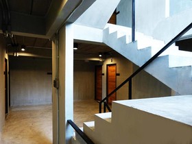 B Arch House