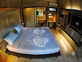 Born 2 Sleep Hotel