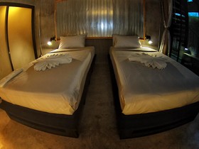 Born 2 Sleep Hotel