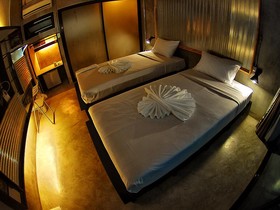 Born 2 Sleep Hotel