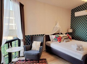 Capital O 75422 Million Pillows
