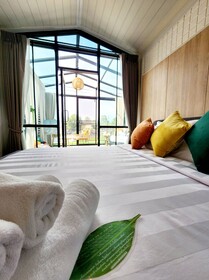 Capital O 75422 Million Pillows
