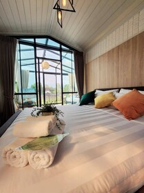 Capital O 75422 Million Pillows