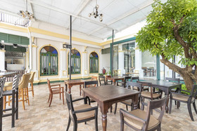 Cheva Gallery by OYO Rooms