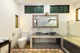 Cheva Gallery by OYO Rooms