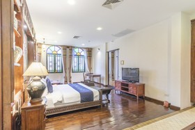Cheva Gallery by OYO Rooms