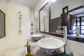 Cheva Gallery by OYO Rooms