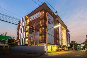 Chonlada Place