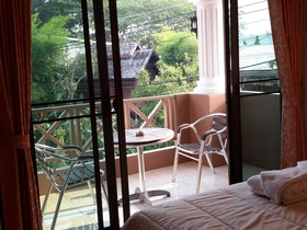 Donchai House