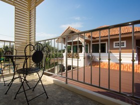 Donchai House