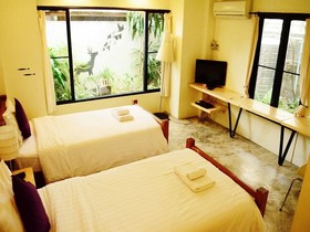 Early Bird House Bed & Breakfast