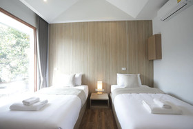 Four O'clock Hotel