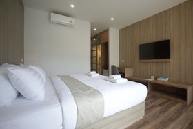 Four O'clock Hotel
