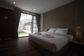 Four O'clock Hotel