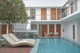 Four O'clock Hotel