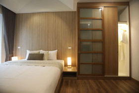Four O'clock Hotel