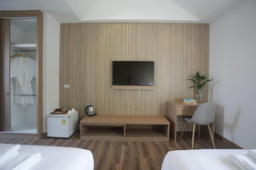 Four O'clock Hotel