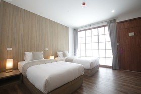 Four O'clock Hotel