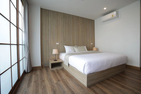 Four O'clock Hotel