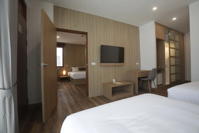 Four O'clock Hotel