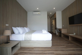 Four O'clock Hotel