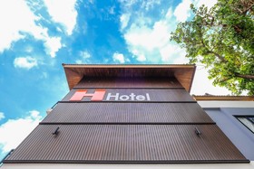 H Hotel Phrasing