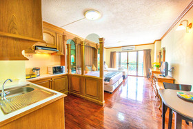 Hillside Plaza & Condotel 4