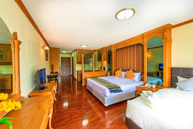 Hillside Plaza & Condotel 4