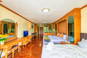 Hillside Plaza & Condotel 4