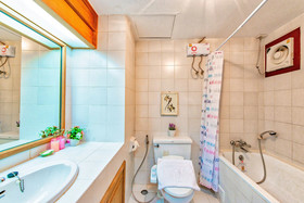 Hillside Plaza & Condotel 4