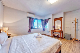 Hillside Plaza & Condotel 4